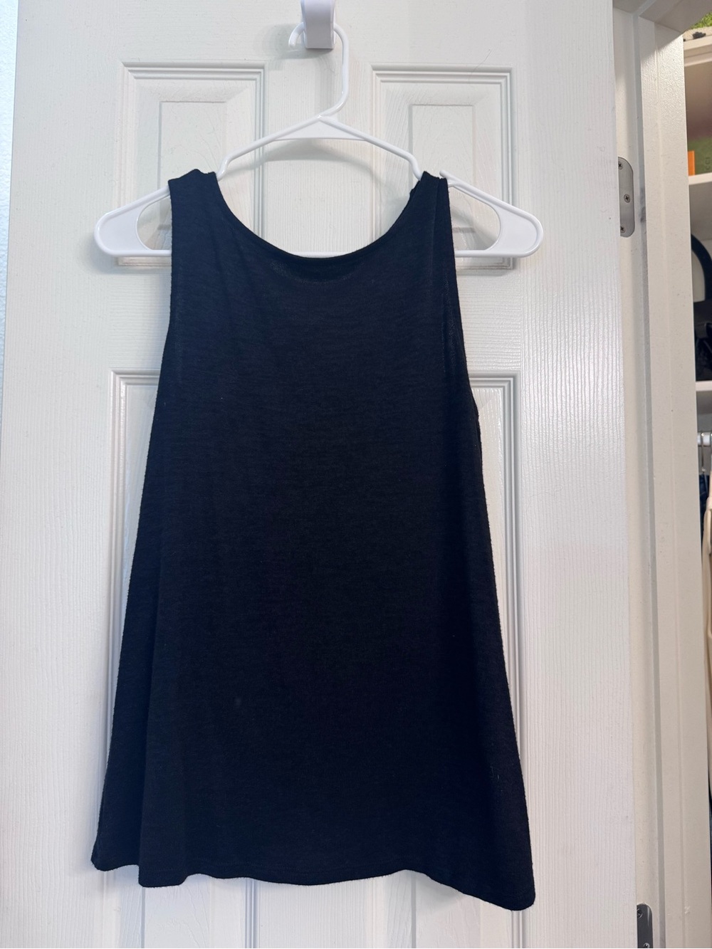 Banana Republic Classic Black Women's Tank Top - Versatile with Cross Back